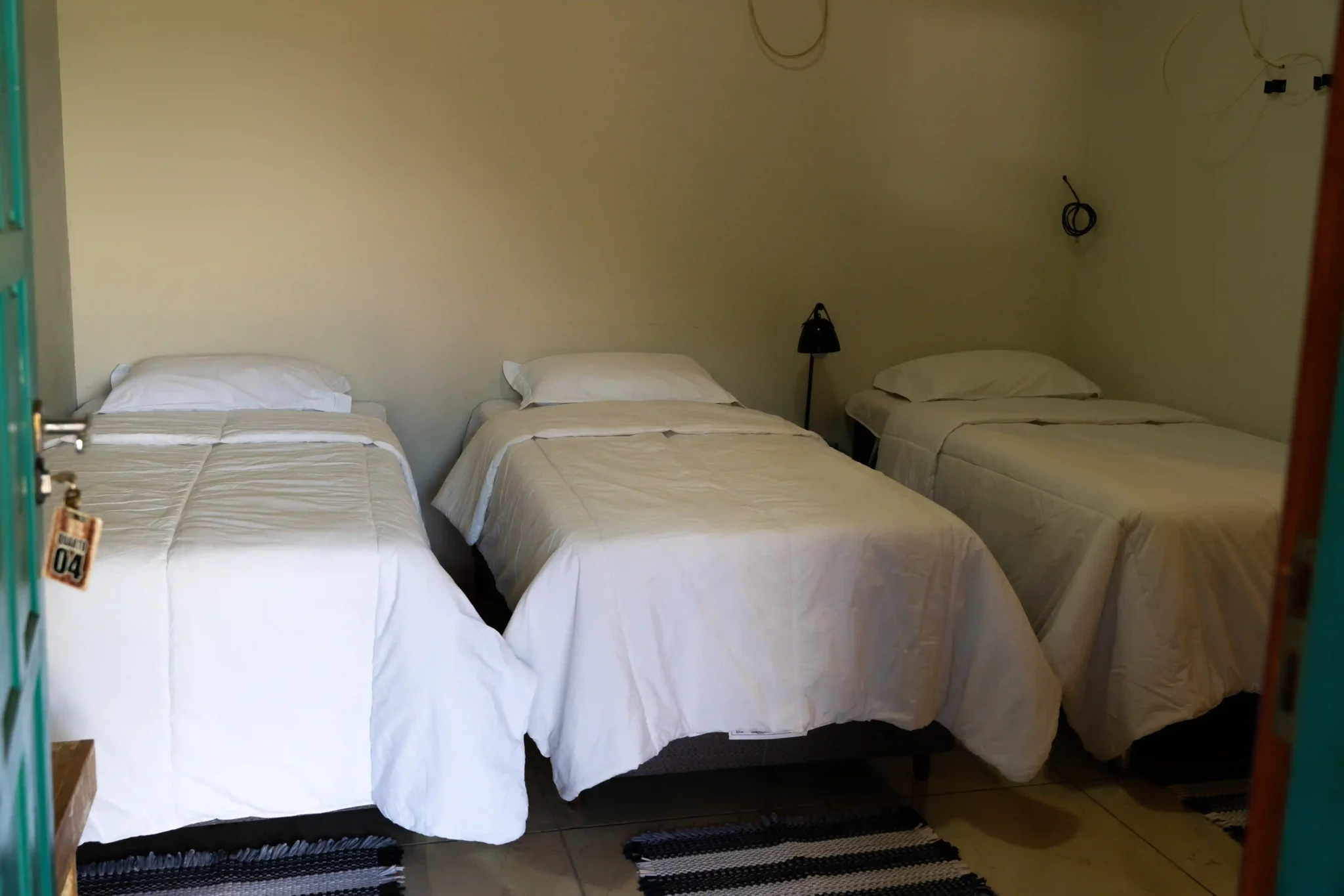 ROOM 4 - 3 SINGLE BEDS-otimizado (1)